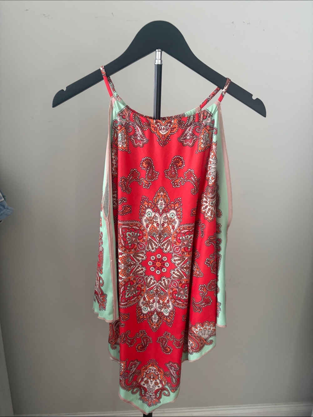 ZARA Orange paisley handkerchief top
Super cute with jeans